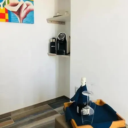 With Sea View In - 18 M² Апартаменти *