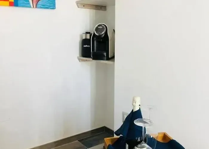 With Sea View In - 18 M² Апартаменти *